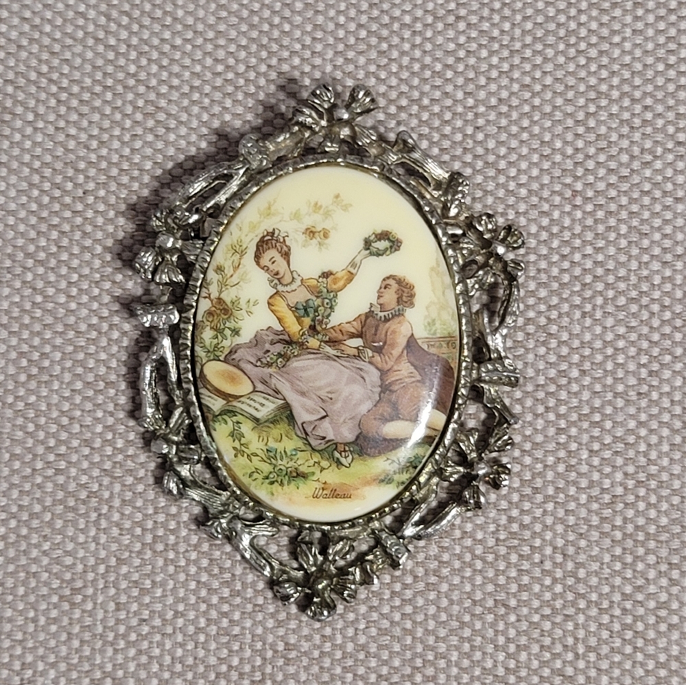 WATTEAU 1970s Vintage Courting Couples Brooch